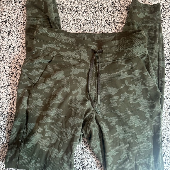 Lululemon Joggers size 6 - Picture 1 of 2
